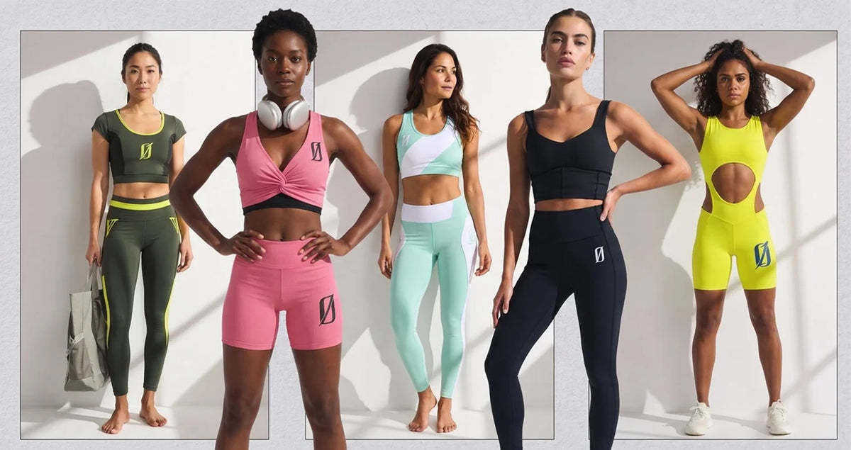 Cinco mujeres vistiendo conjuntos de ropa deportiva diferentes en color oliva, rosa, menta, negro y amarillo